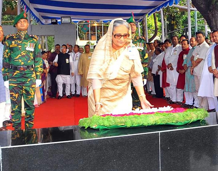 মুজিবনগর দিবসে জাতির পিতার  প্রতিকৃতিতে প্রধানমন্ত্রী শেখ হাসিনার শ্রদ্ধা