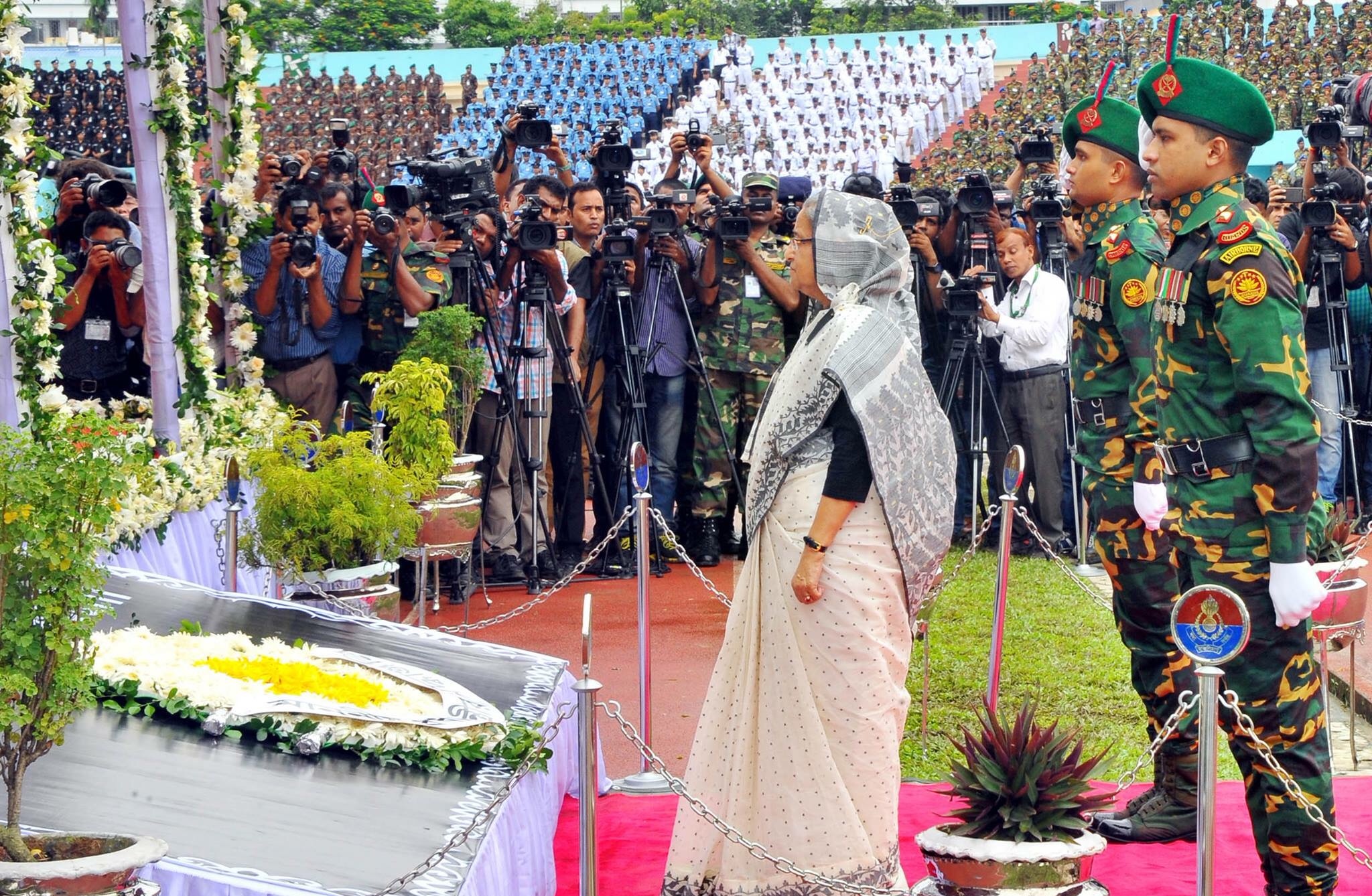 গুলশানে নিহতদের  কফিনে প্রধানমন্ত্রী শেখ হাসিনার শ্রদ্ধা