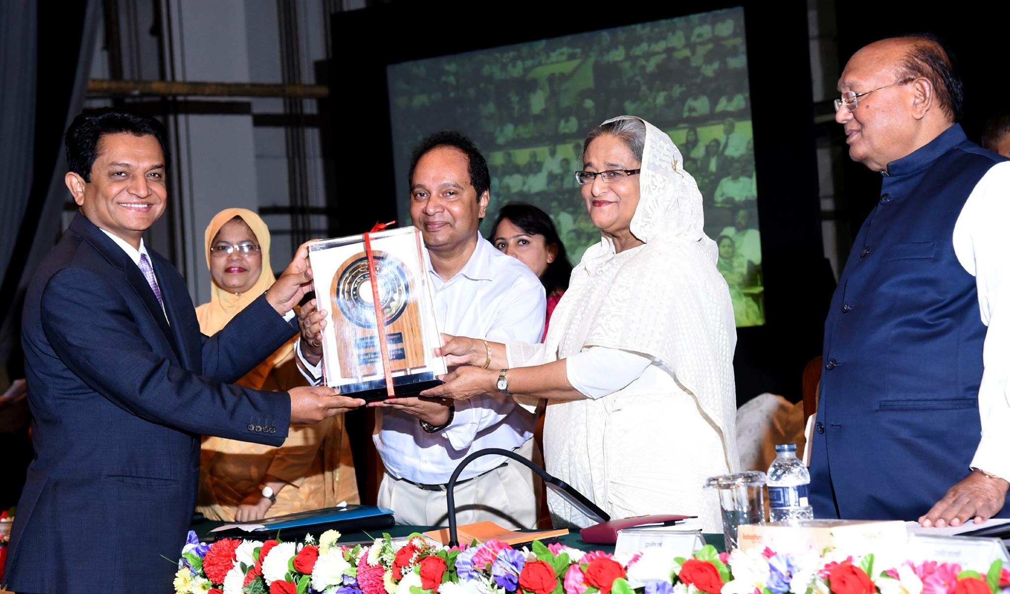 নতুন বাজার খোঁজার পাশাপাশি পণ্য বহুমুখিকরণে ব্যবসায়ীদের প্রতি প্রধানমন্ত্রীর আহবান