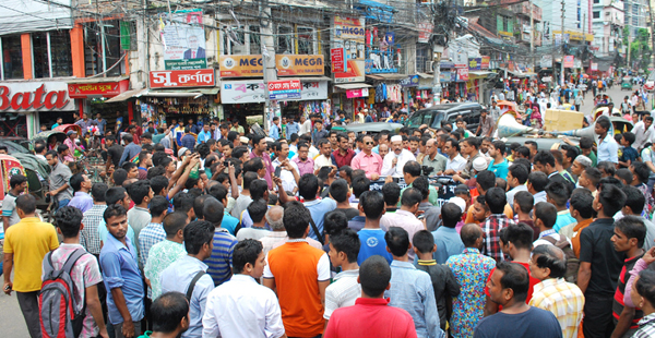 ‘২৪ ঘন্টার মধ্যে ব্যবসায়ী মামুনের হত্যাকারীদের গ্রেফতার করুণ’