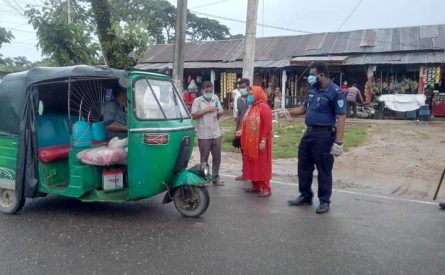 স্বাস্থ্যবিধি না মানায় ফেঞ্চুগঞ্জে মোবাইল কোর্টের মাধ্যমে জরিমানা